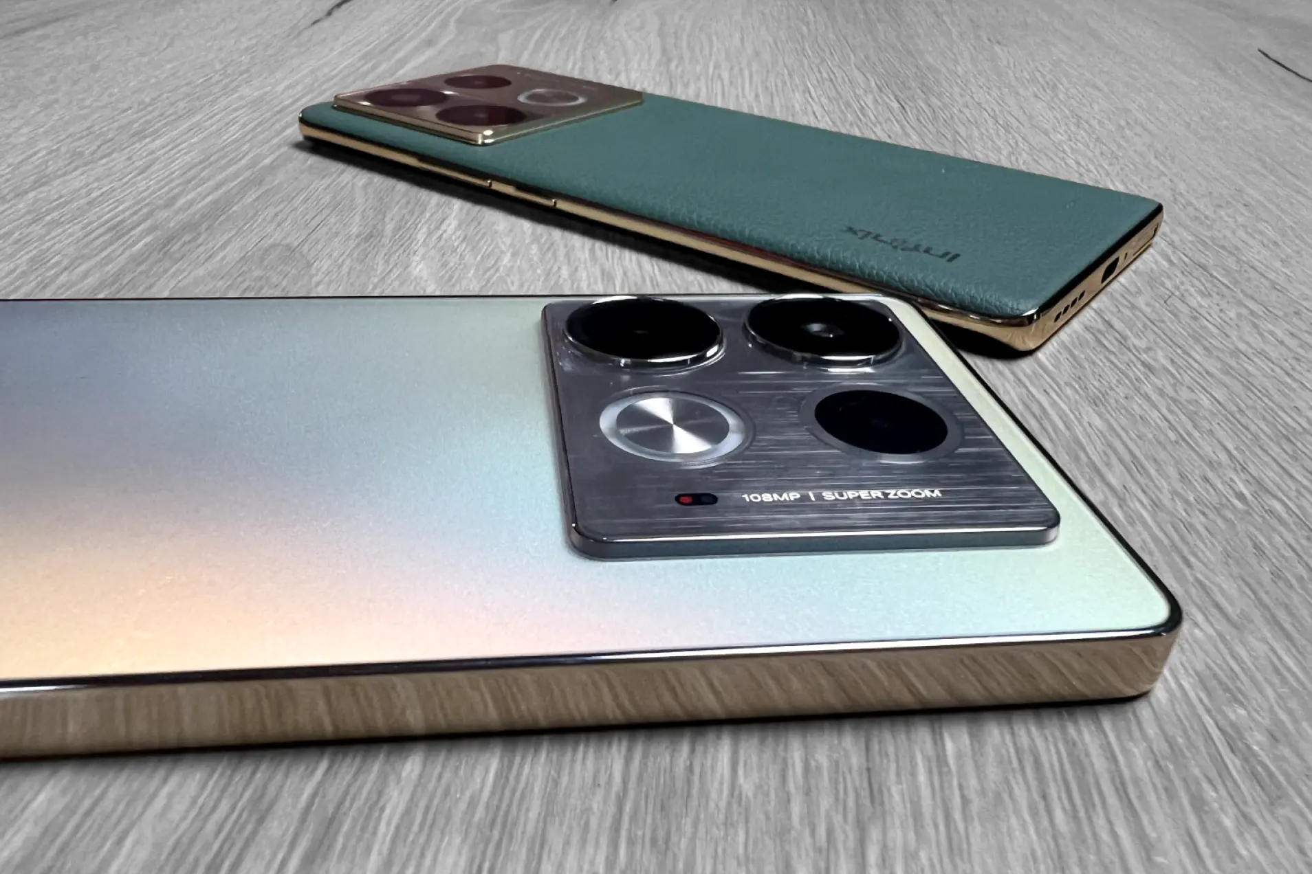 Infinix Note 40 — на первом плане