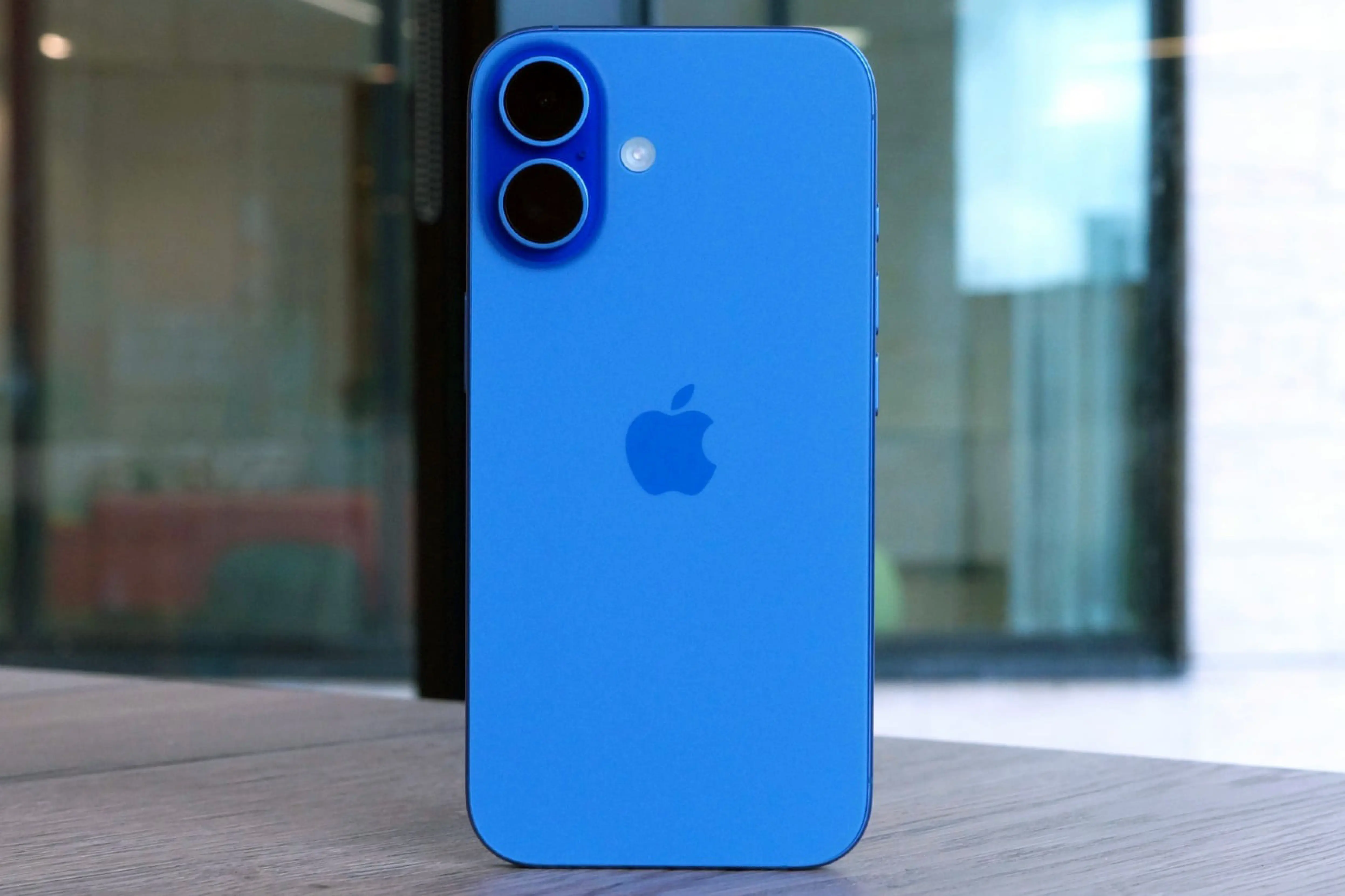 iPhone 16