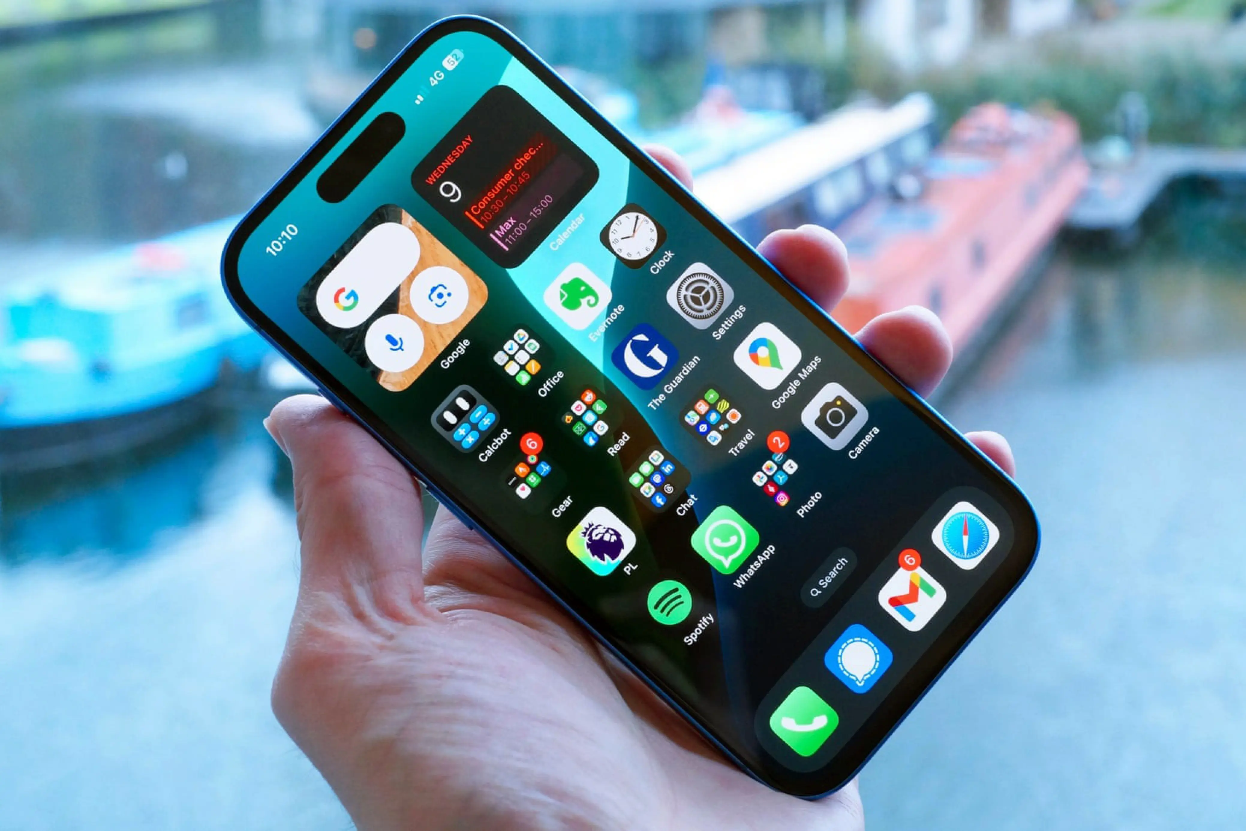 iPhone 16