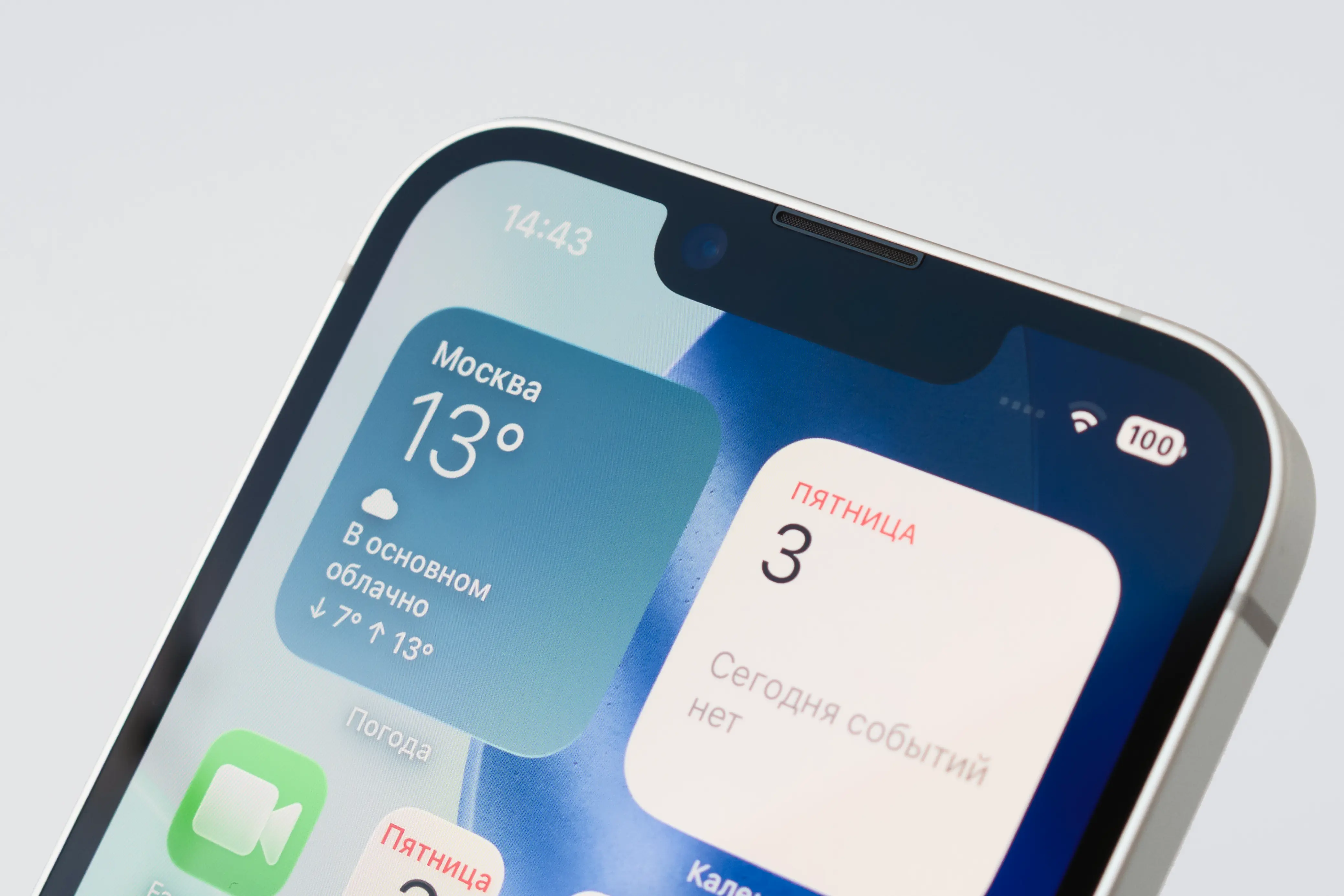«Челка» iPhone 17e
