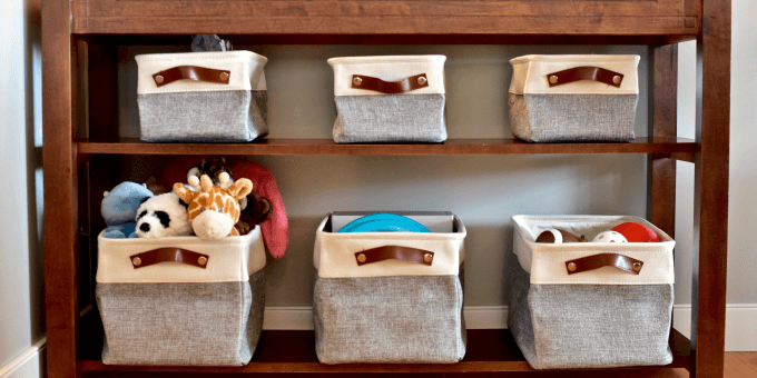 Как и где хранить вещи в маленькой квартире: 20+ лайфаков для хранения