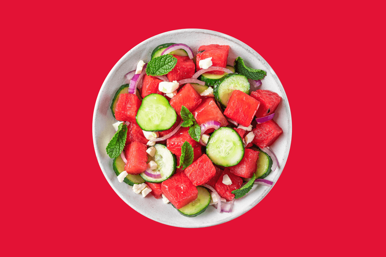 Салат из арбуза, огурцов и&nbsp;сыра