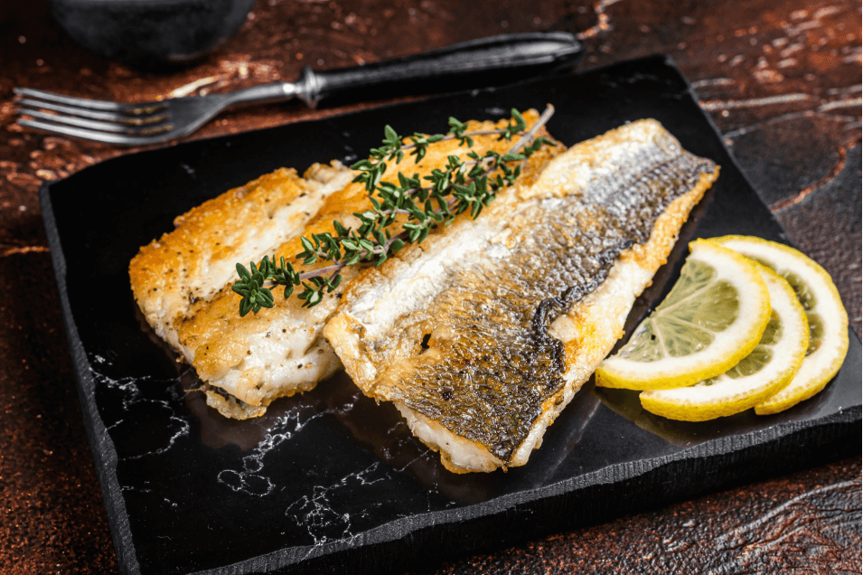 Филе озерного окуня на сковороде