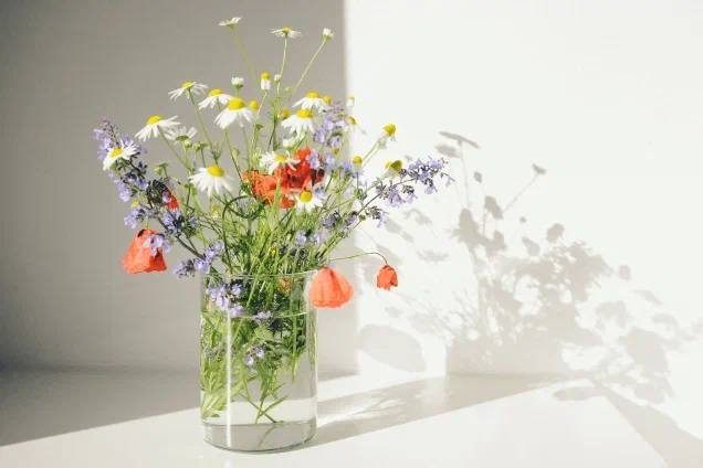 Как правильно поставить букет в вазу