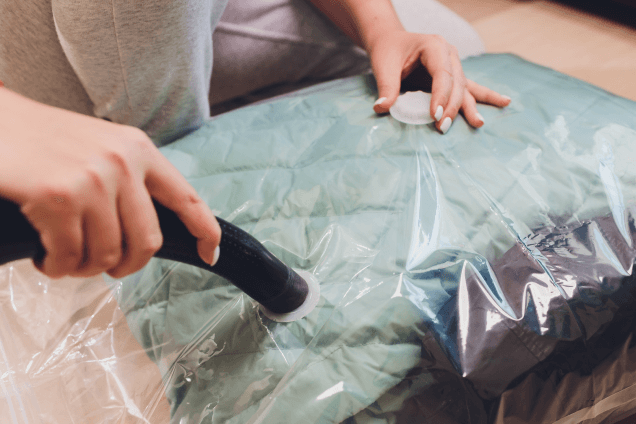 Как хранить зимнюю одежду и обувь