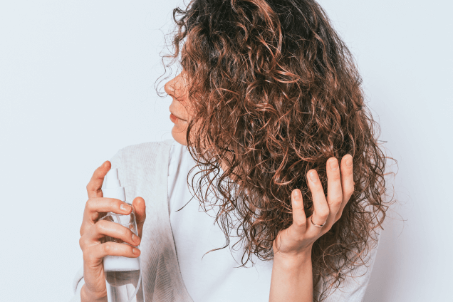 Способ 7. Использовать кудрявый метод мытья волос