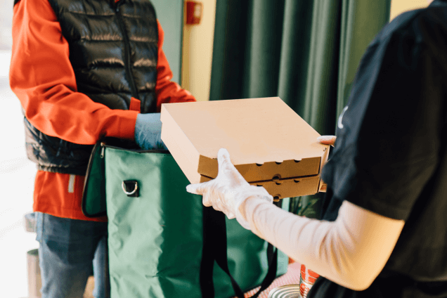 Поработать курьером