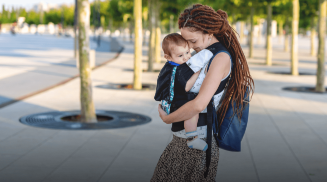 «Сын наотрез отказывался в&nbsp;нем сидеть». Мамы о&nbsp;полезных и&nbsp;бесполезных гаджетах для&nbsp;младенцев