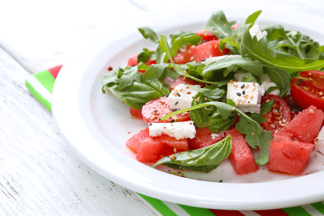 Салат с арбузом, томатом и брынзой