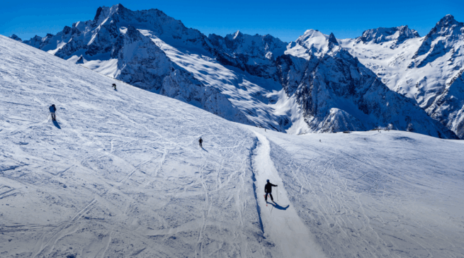 Лучшие горнолыжные курорты: где покататься в России зимой