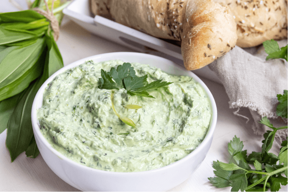 Дип из взбитой феты и фисташек